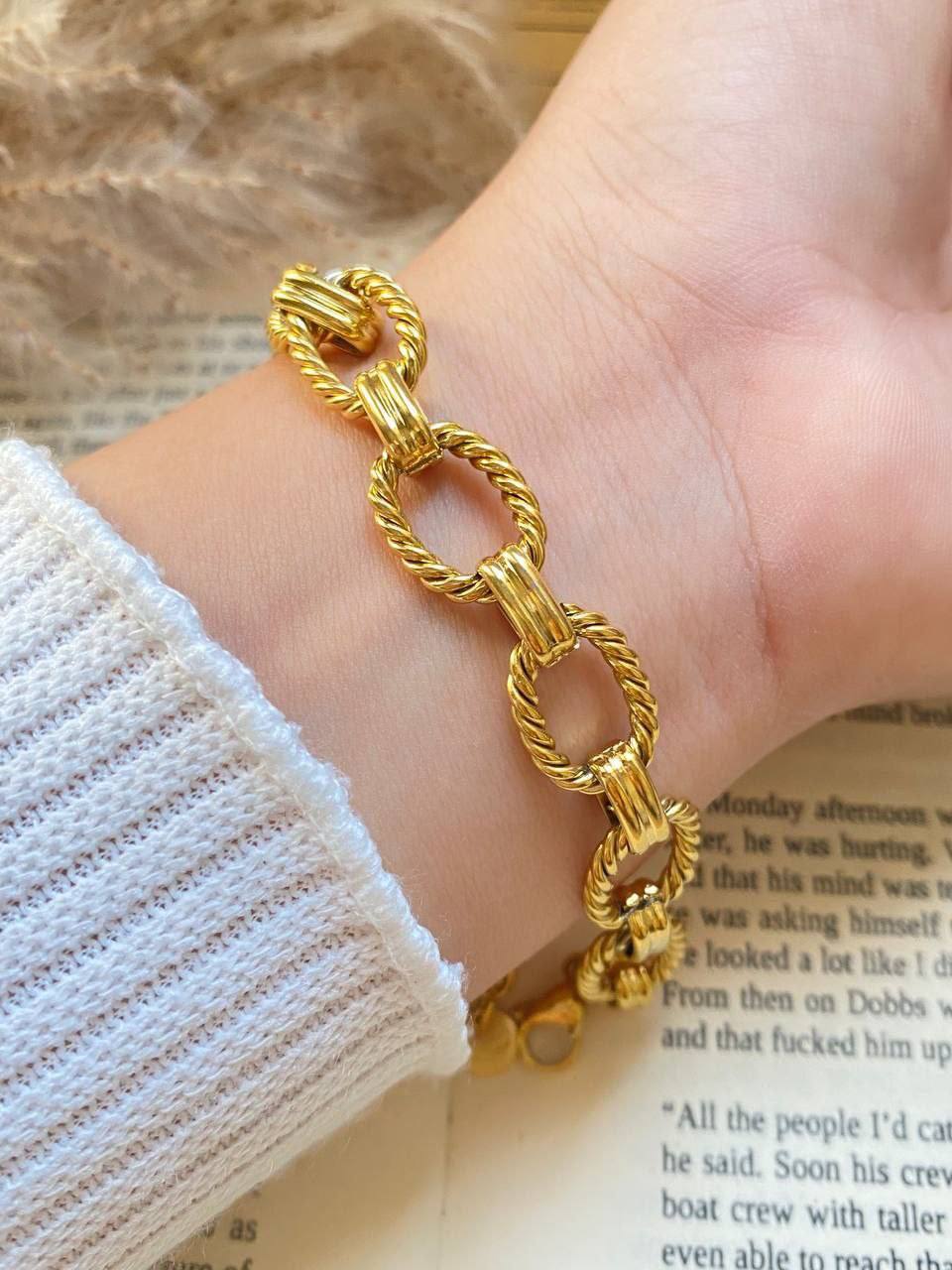 Chunky twisted link bracelet