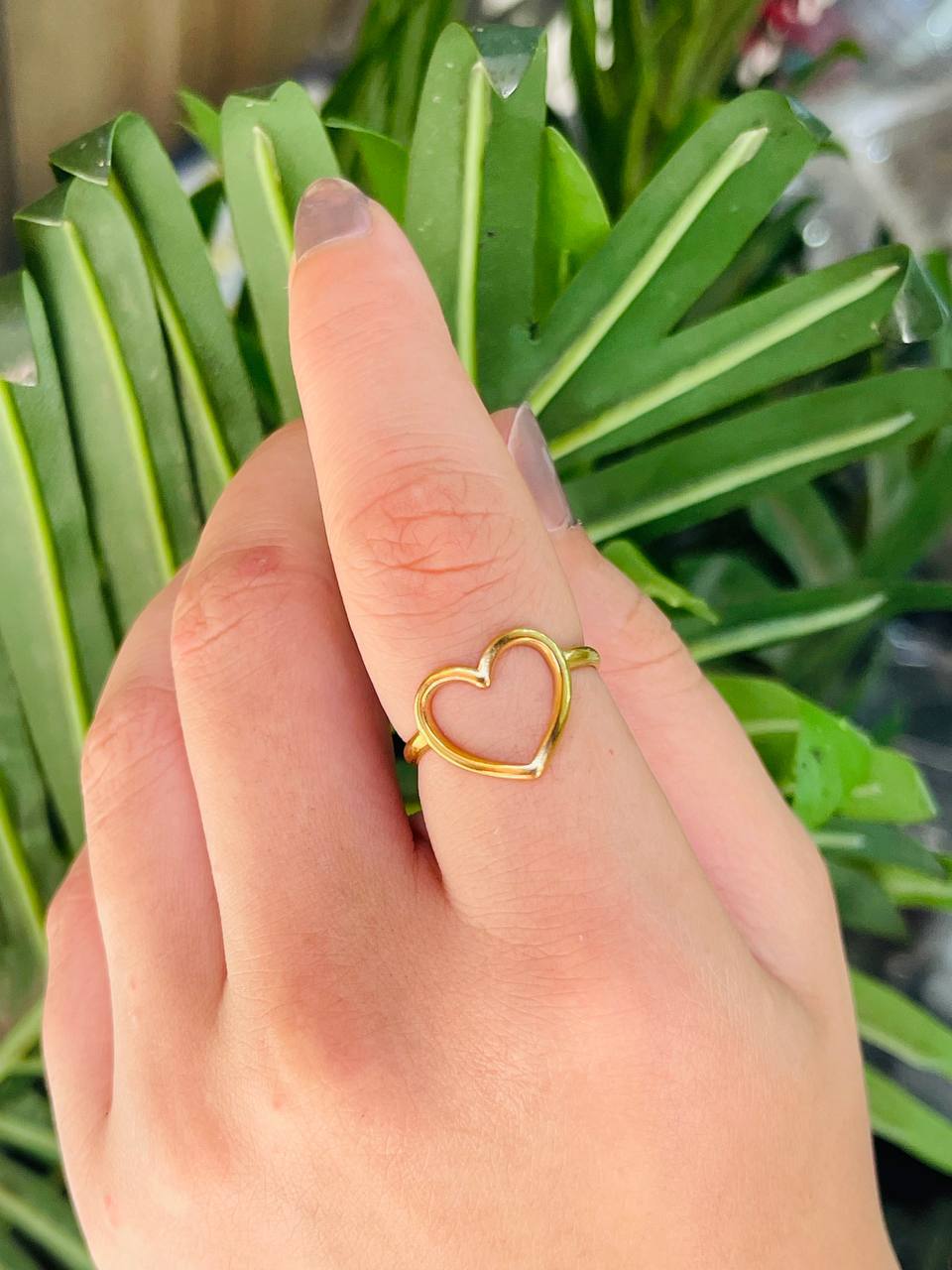 Dainty Open Heart Outline Ring